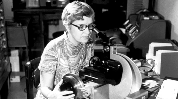 Despre materia întunecată şi galaxii  Vera Rubin moare la vârsta de 88 de ani jpeg