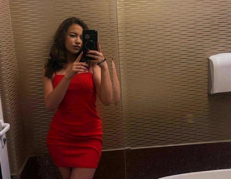 Profesoara de biologie din Iași, vedetă de videochat, și-a dat demisia. Contractul de muncă a încetat oficial
