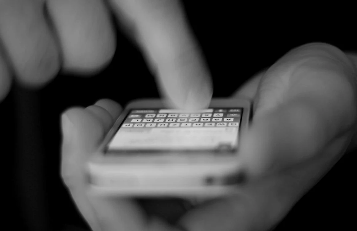 „Până la urmă, ce vrem pentru „servicii”, mai multă putere sau mai multă eficienţă/competenţă?“