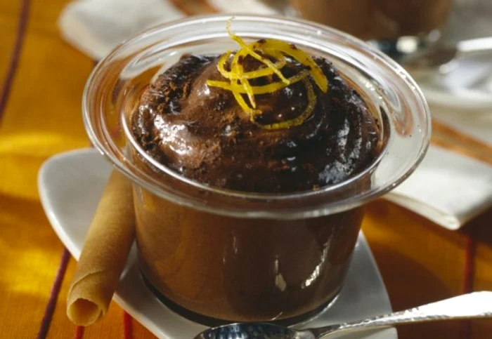 
    Acest desert este absolut delicios daca este servit receclickpoftabuna.ro  