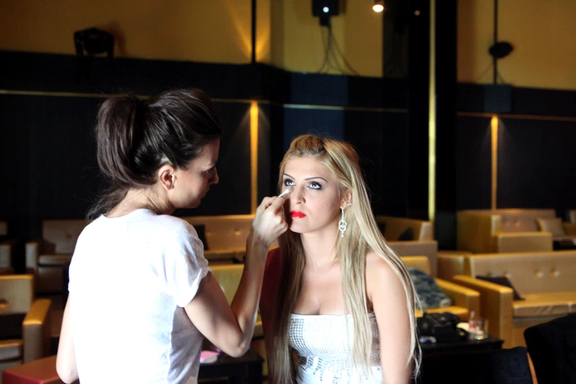 Pictorialul Click! Models: senzualitate şi rafinament la club Mora
