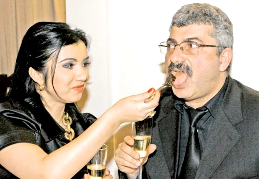 
    Silviu Prigoană şi Adriana Bahmuţeanu încă sunt soţ şi soţie în acteFoto: Captură Kanal D  