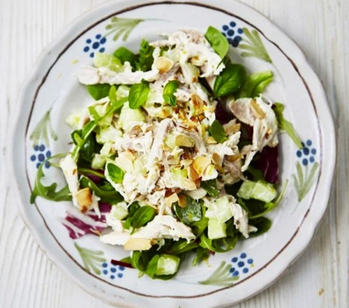 Salata de pui cu castraveti si dressing de iaurt jpeg