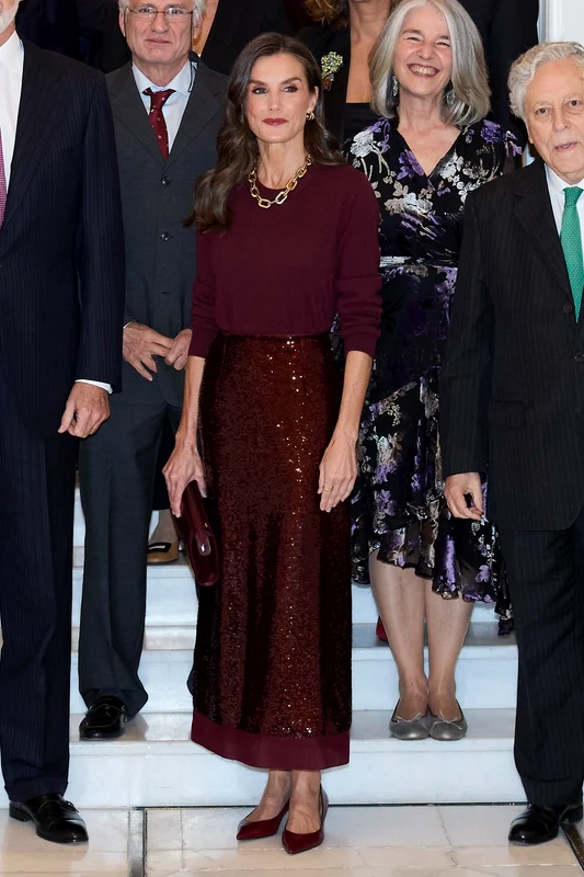 Regina Letizia în bordeaux. FOTO: Profimedia