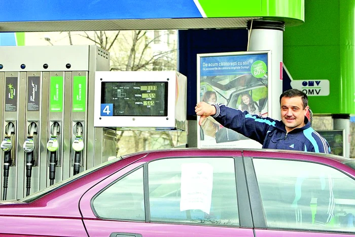 Alexandru Negoiţă, 39 de ani, din Bucureşti, are numai cuvinte „dulci” pentru companiile petroliere care-i fură banii din buzunar