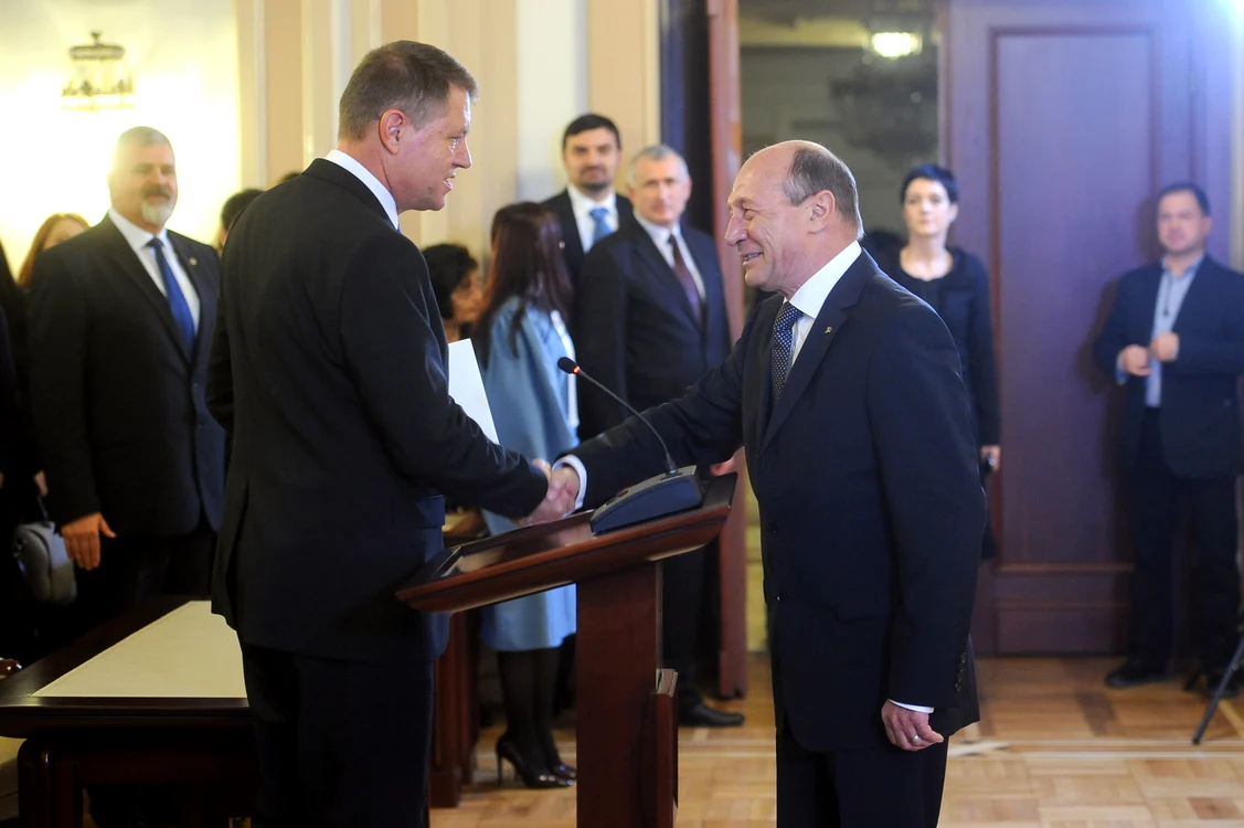Klaus Iohannis și Traian Băsescu, doi președinți cu destine și viziuni diferite, care ar putea avea în cele din urmă mai multe lucruri în comun decât își închipuiefoto: Mediafax