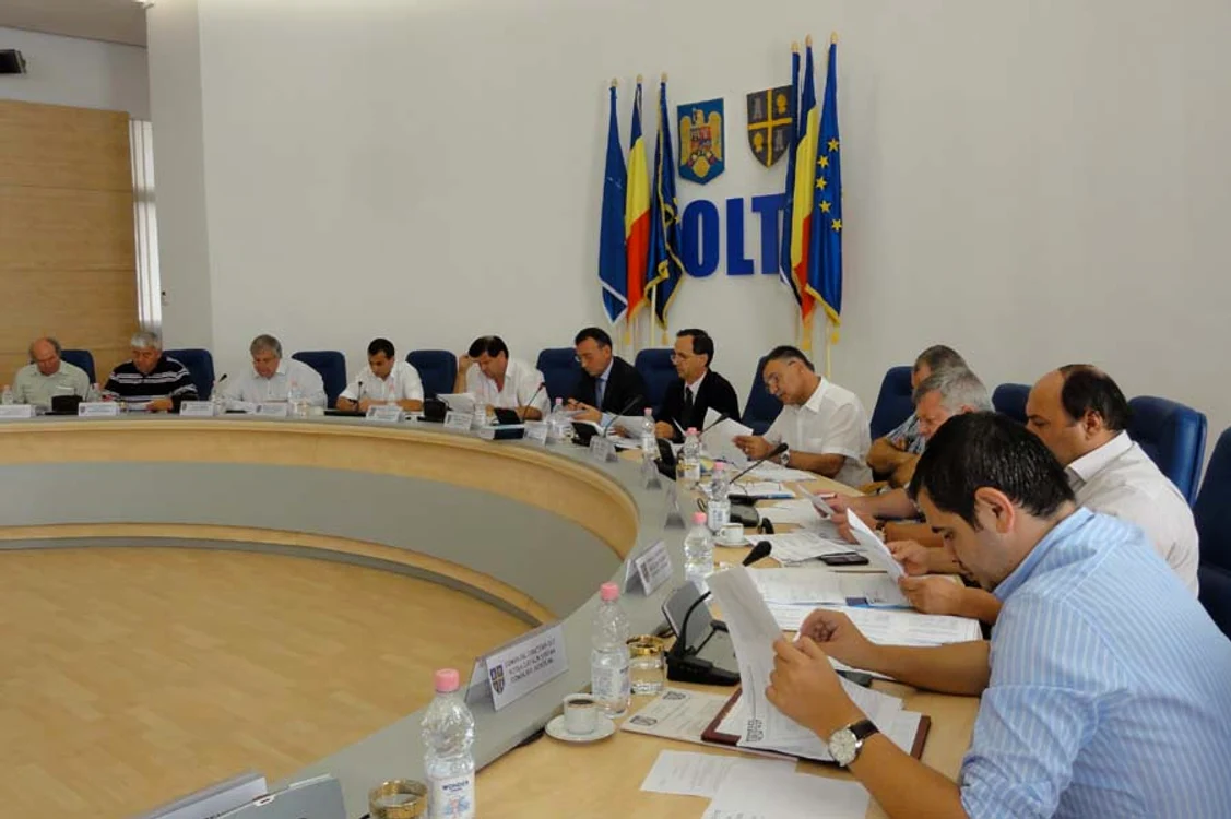 Şedinţă la Consiliul Judeţean Olt...
