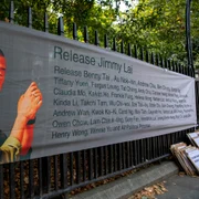 Banner cu Jimmy Lai FOTO profimedia