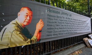 Banner cu Jimmy Lai FOTO profimedia
