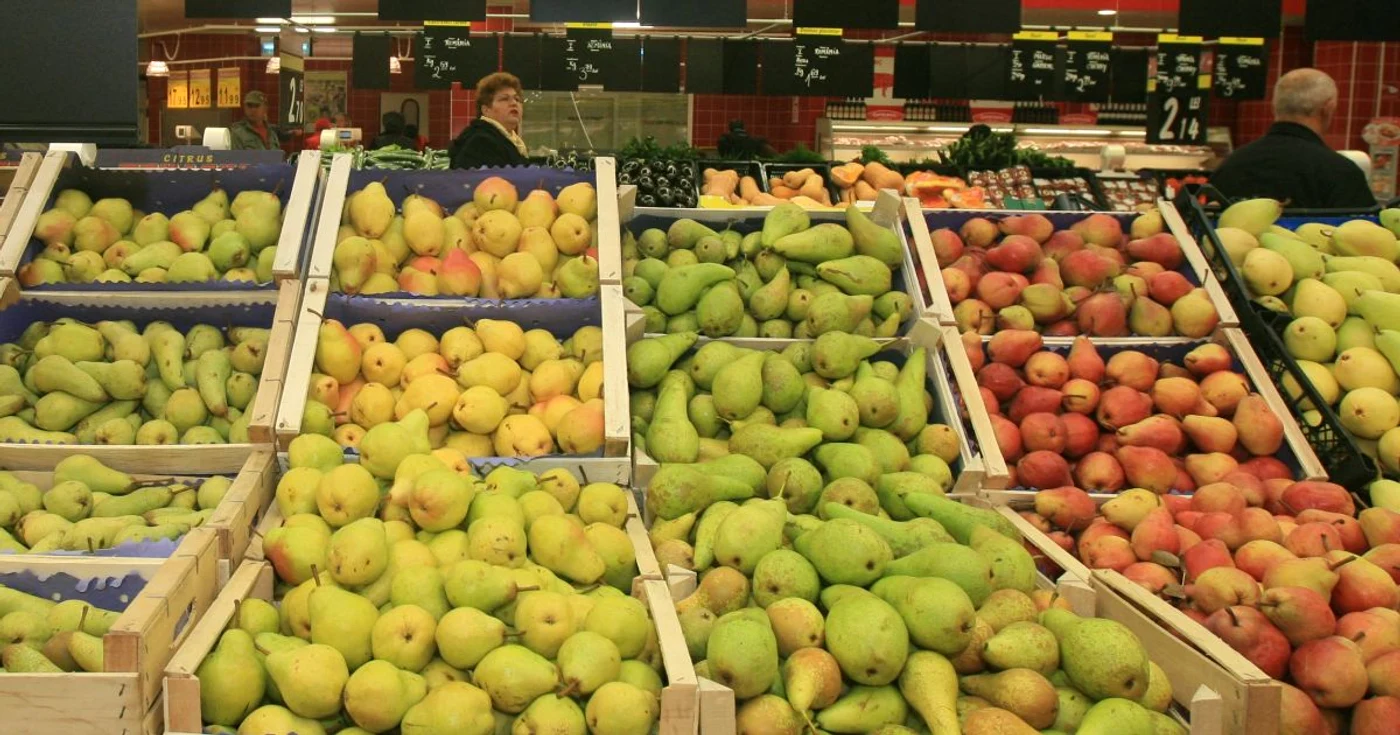 Patru tone de fructe posibil contaminate au fost sechestrate într-un depozit din Cluj