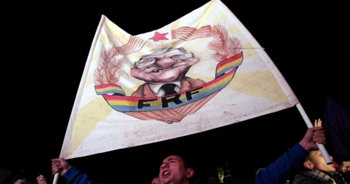 Fanii alb-violeţi condamnă sistemul defect din fotbalul românesc