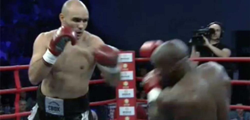 Bogdan Dinu, o mare speranță a sportului românesc, și-a anunțat retragerea din box. Fostul „greu” din Buzău s-a angajat la stat