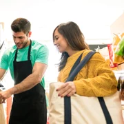 Angajati in supermarketuri  Sursa Freepik com jpg