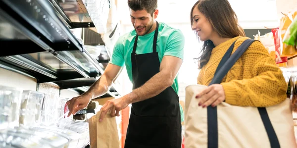 Angajati in supermarketuri  Sursa Freepik com jpg