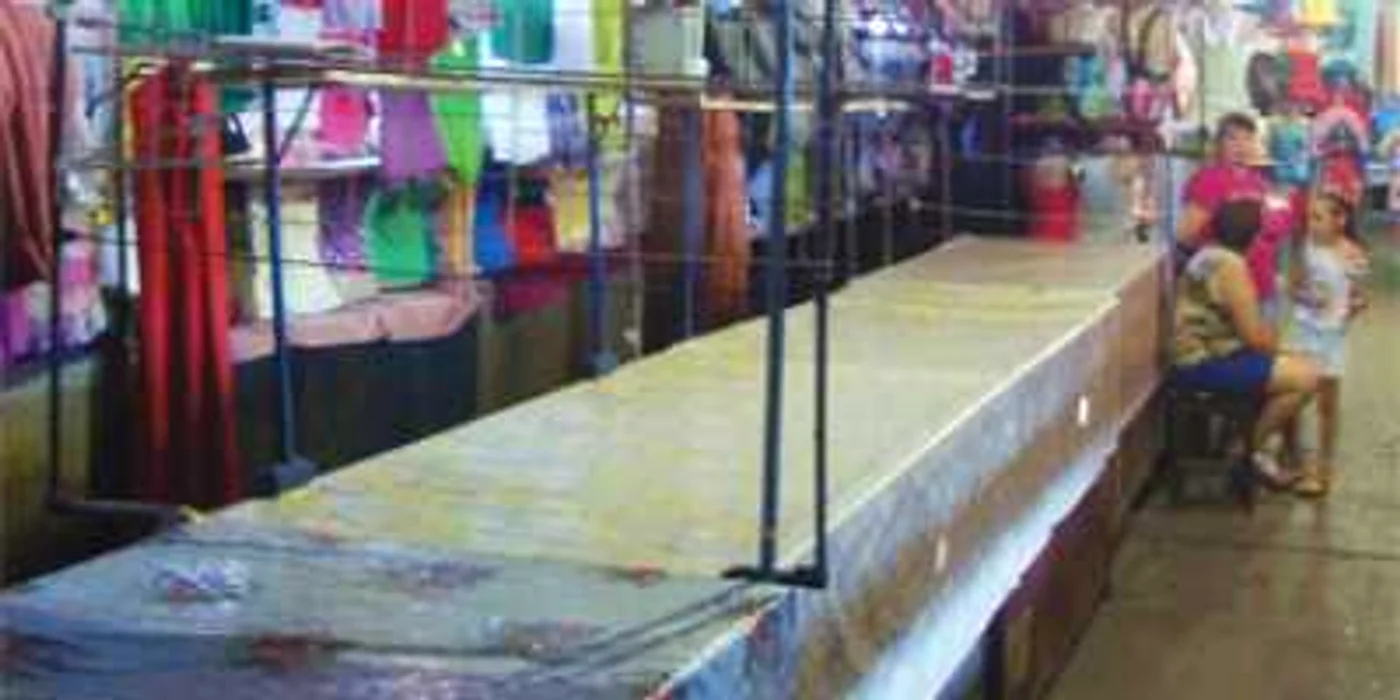 Comercianţii din Bazar îşi închid tarabele