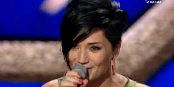 Concurenta a cântat în engleză şi română