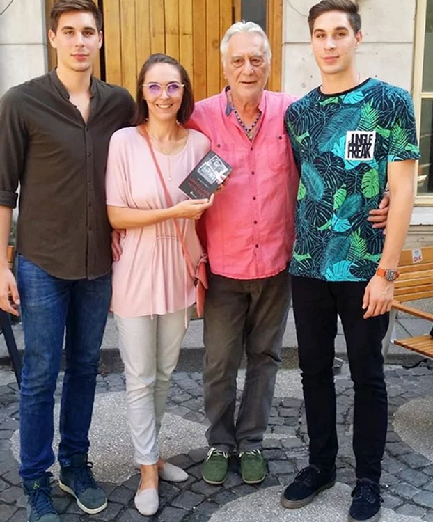 Adela și Adrian Pârvu, alături de cei doi băieți ai lor 