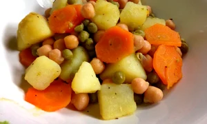 tocana de cartofi cu mazare si naut jpeg