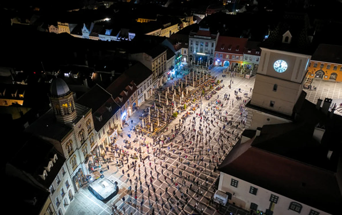 
    Imagine impresionantă de la slujba de Înviere din Brașovfoto: Facebook  