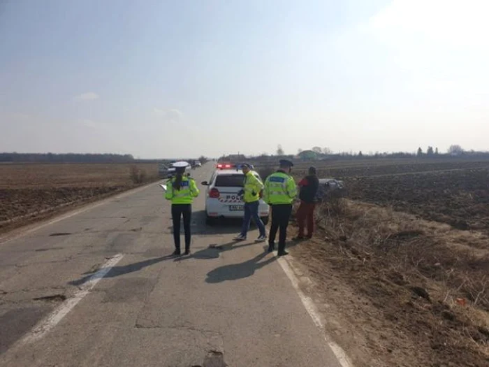 Şoferul a pierdut controlul direcţiei şi a provocat un accident FOTO Adevărul