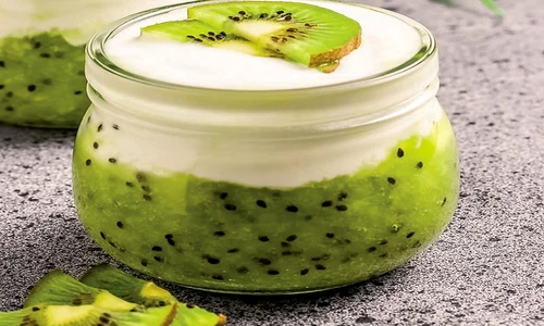 parfait cu iaurt si kiwi jpg