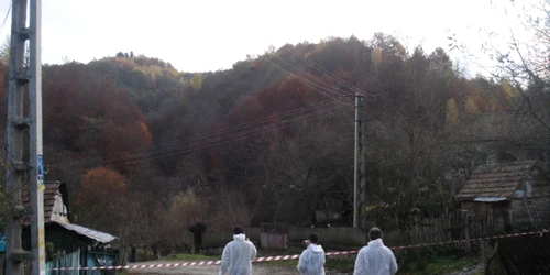 Politistii au cercetat locul unde a avut loc crima