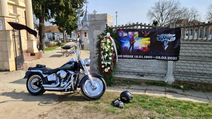 La poarta cimitirului de pe Mătăsarilor FOTO Sorin Stanca