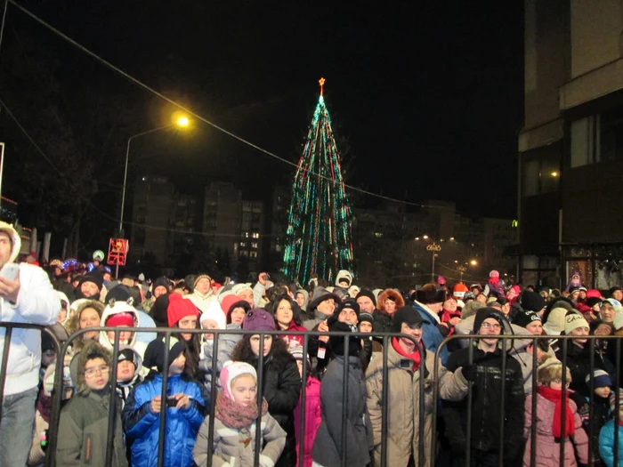 Petrecerea de Revelion a fost organizata în scuarul Mircea cel Bătrân. Foto Adevarul