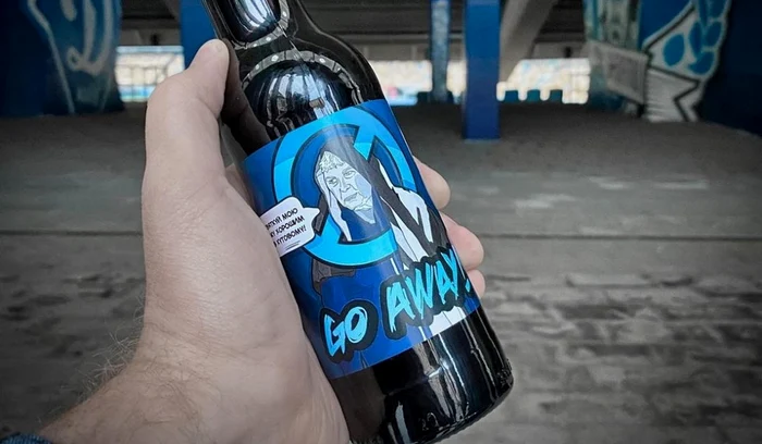 O parte din suporterii lui Dinamo Kiev îl contestă pe Mircea Lucescu (FOTO: Instagram @kutovyy.pub)