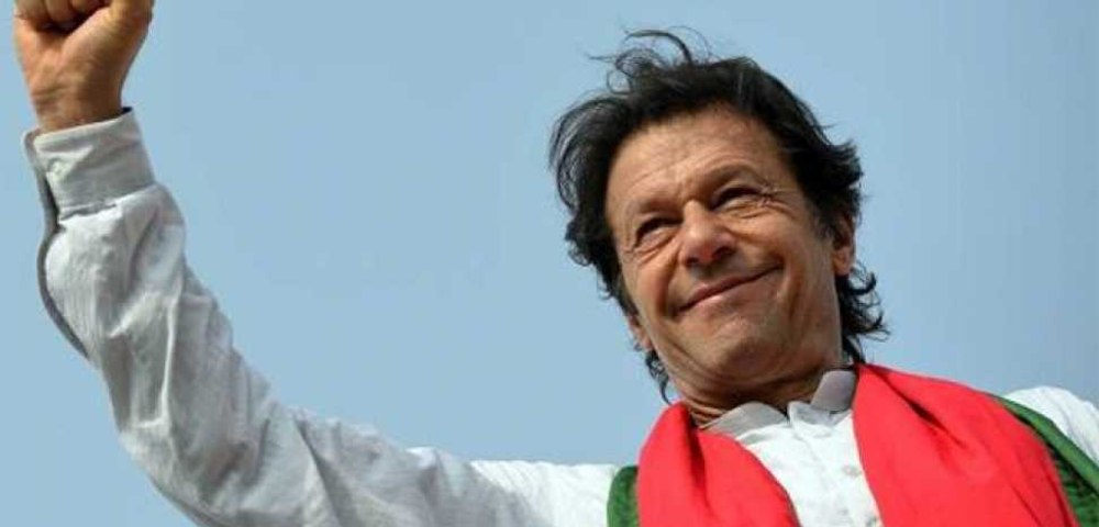 Fostul premier al Pakistanului, Imran Khan, şi soţia sa, Bushra Bibi, inculpaţi pentru corupţie