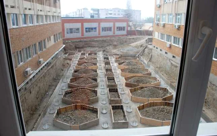 Lucrările la Spitalul Judeţean, aflate acum în litigiu, au fost demarate încă din 2011 FOTO Florentin Coman