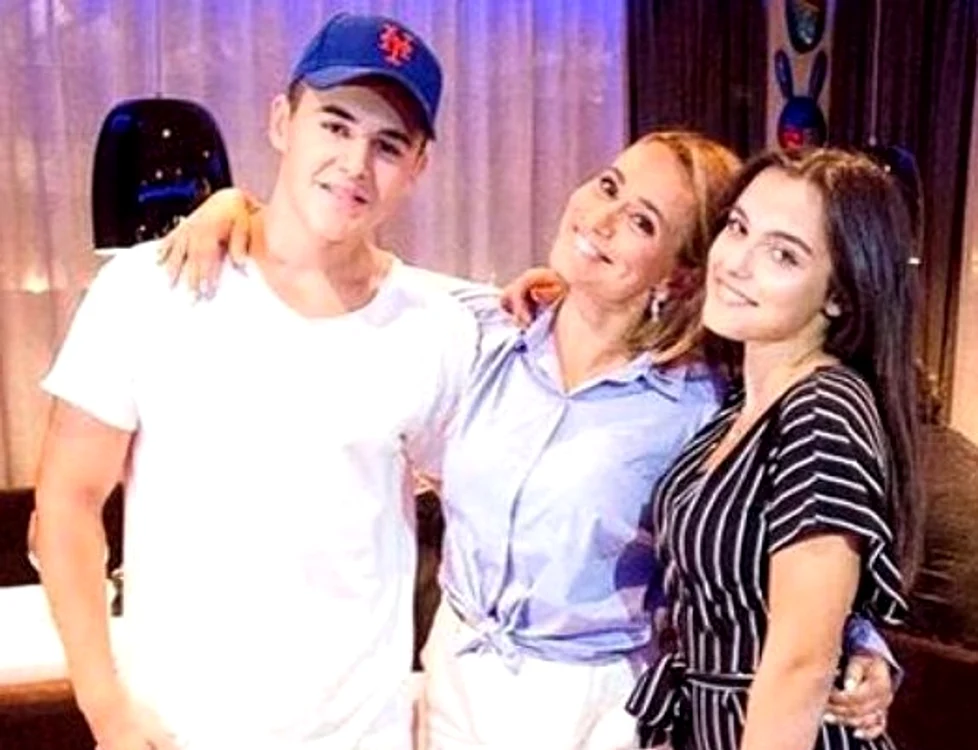 
    Mario Fresh, Andreea Esca şi Alexia Eram  