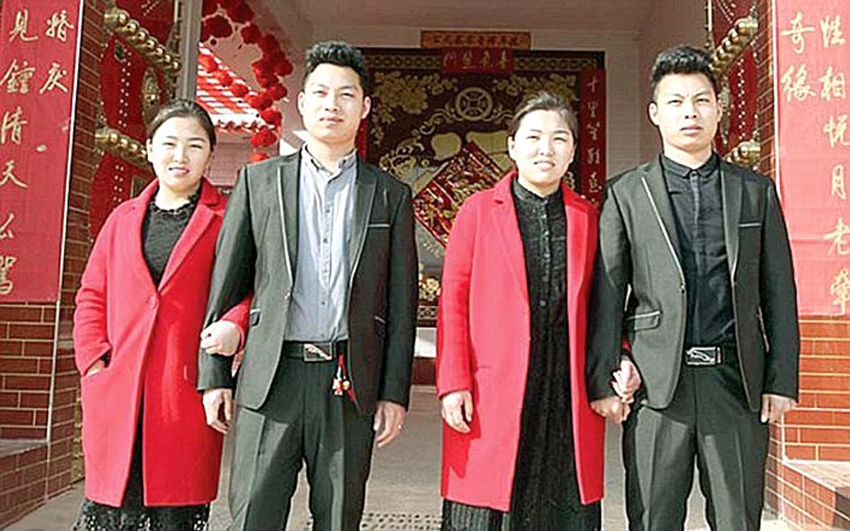 Yun Fei şi Yun Yang şi Zhao Xin şi Zhao Xuan au cu toţii 22 de ani şi nici un semn distinct