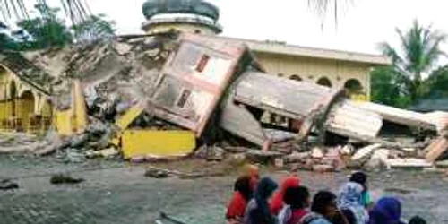 Cutremur indonezia - Zeci de case din provincia Aceh s-au prăbuşit FOTO AFP