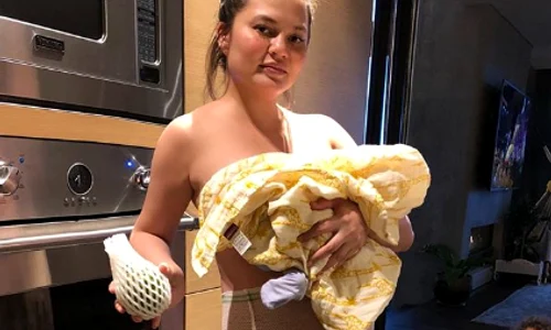 chrissy teigen png