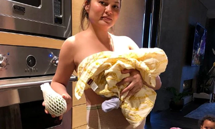 chrissy teigen png