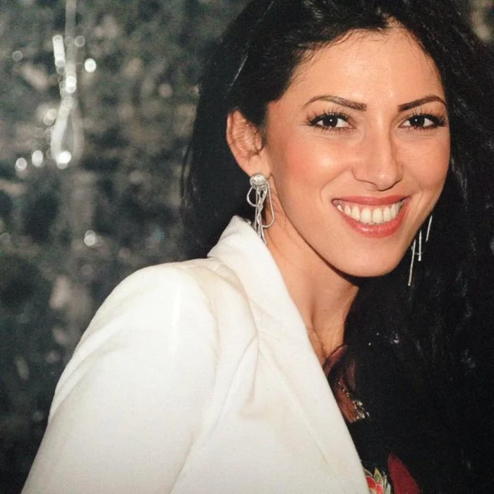 De curând, mama Alessiei, Eniko Georgescu (30 de ani), a publicat nişte imagini, pe contul personal de Facebook, în care apare alături de fiica ei, care a devenit, între timp, o adevărată domnişoară.“Cel mai frumos film din viaţa mea…”, a scris emoţionată Eniko, pe reţeaua de socializare. 
“O prințesă mică și frumoasă! Multă sănătate și mult noroc îi doresc!”, “O familie foarte frumoasă! Distracție plăcută, Eniko Georgescu! Și un Nou An excelent!”, “Frumoasele mele, vă pup!”, i-au scris fanii pe Facebook.


        eniko_5.jpg
    
  
  
    Frumoasa Alessia a împlinit deja opt aniFoto: Arhivă personală  

  

“O prințesă mică și frumoasă! Multă sănătate și mult noroc îi doresc!”, “O familie foarte frumoasă! Distracție plăcută, Eniko Georgescu! Și un Nou An excelent!”, “Frumoasele mele, vă pup!”, i-au scris fanii pe Facebook.

“O prințesă mică și frumoasă! Multă sănătate și mult noroc îi doresc!”, “O familie foarte frumoasă! Distracție plăcută, Eniko Georgescu! Și un Nou An excelent!”, “Frumoasele mele, vă pup!”, i-au scris fanii pe Facebook.

Șerban Georgescu s-a stins din viață în data de 4 martie 2007, în urma unui infarct, suferit în locuința sa din București.
