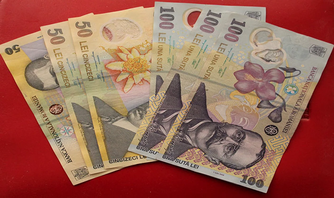 
    Pentru a obține cei 450 de lei, familiile trebuie să aibă un venit pe membru de familie sub 1900 de lei  