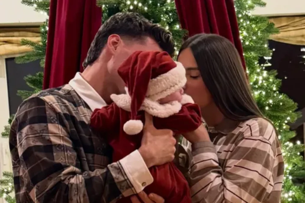 Primul Crăciun în noua formulă. Noi fotografii cu nepotul lui Gică Hagi, complet răsfățat de „Rege” în Turcia. „În 27 de ani, nu l-am văzut pe tata așa!”