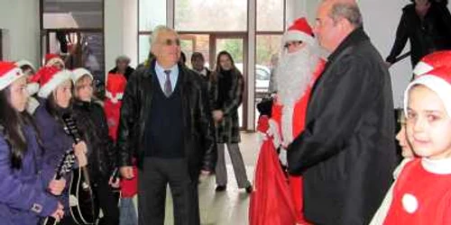 Colindătorii l-au încântat pe primarul Victor Drăguşin