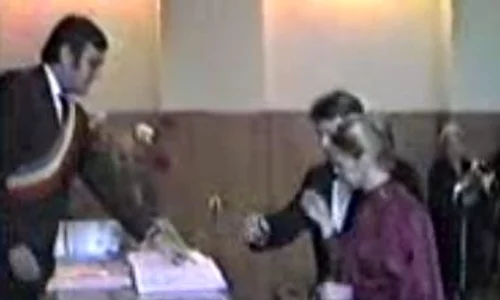 Corneliu Vadim Tudor şi soţia sa, la nunta din 1987  (captură Antena 1) jpeg