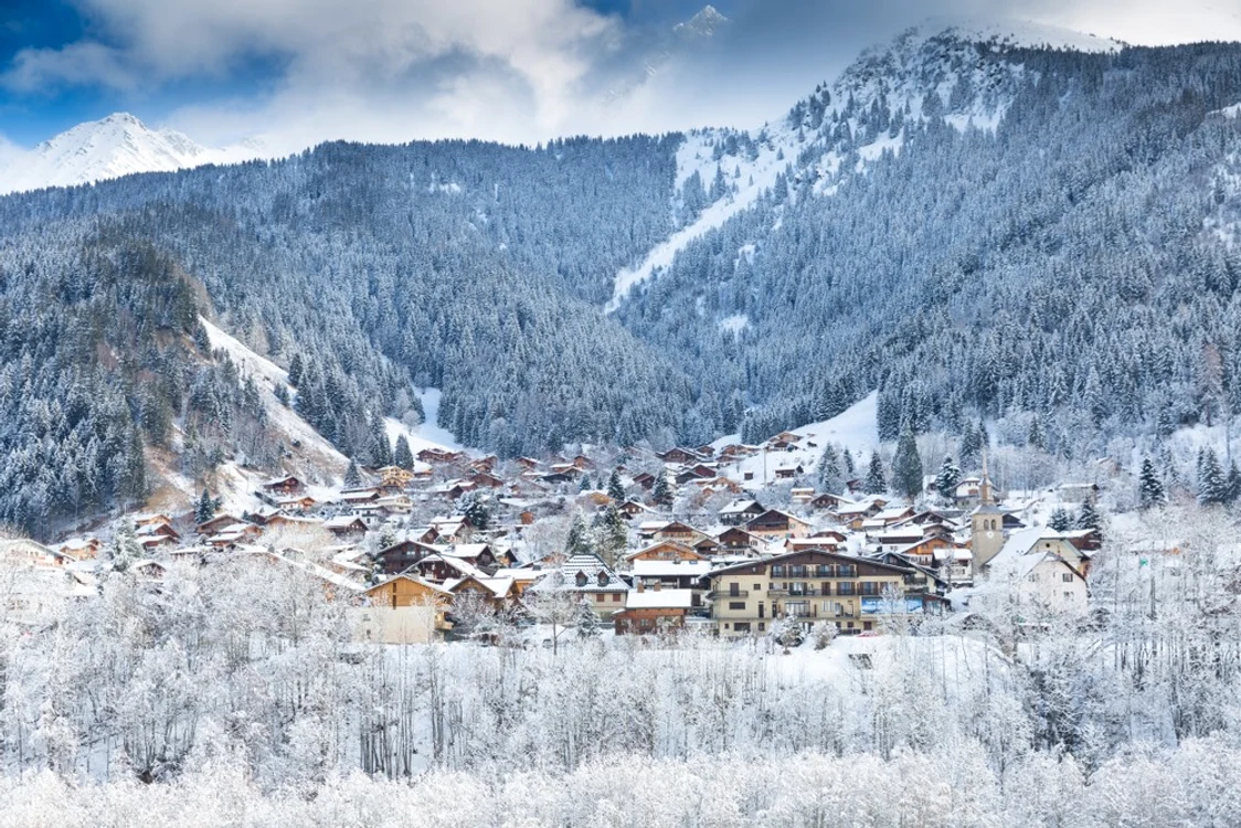 
    Staţiunea de schi Contamine Montjoiefoto: Shutterstock  