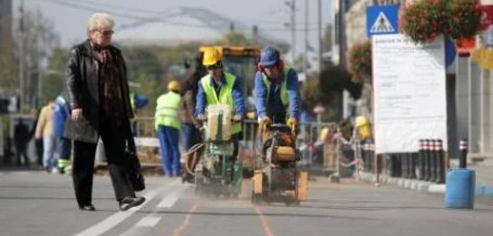 Pe strada principală se lucrează în prezent la reabilitarea reţelei de gaze