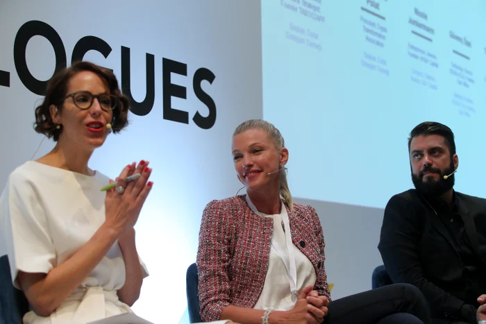 Nicole Junkermann în mijloc