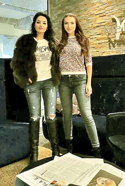 Mihaela a  organizat  spectacole  cu Otilia  Bilionera