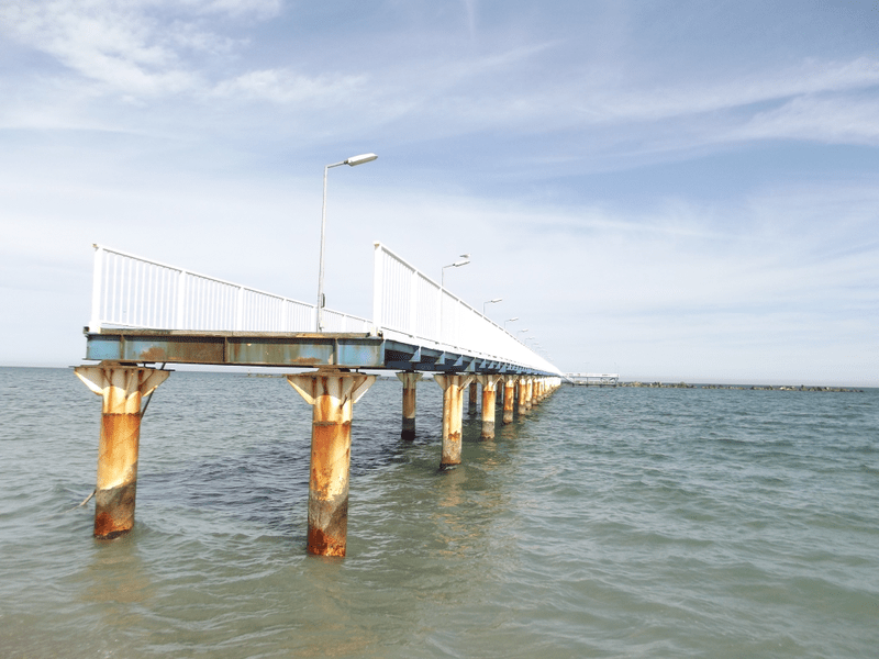 Pasarela din Mamaia, construită acum zece ani, a devenit un pericol pentru turiști și constănțeni