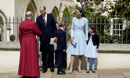 Kate Middleton şi Prinţul William - alaturi de copiii lor la slujba de Paste foto Getty Images