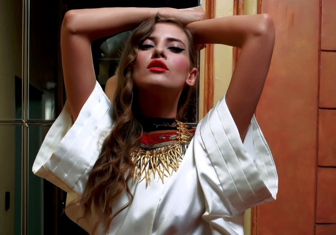 
    Iulia Albu adoră lucrurile scumpefoto: arhiva personală  