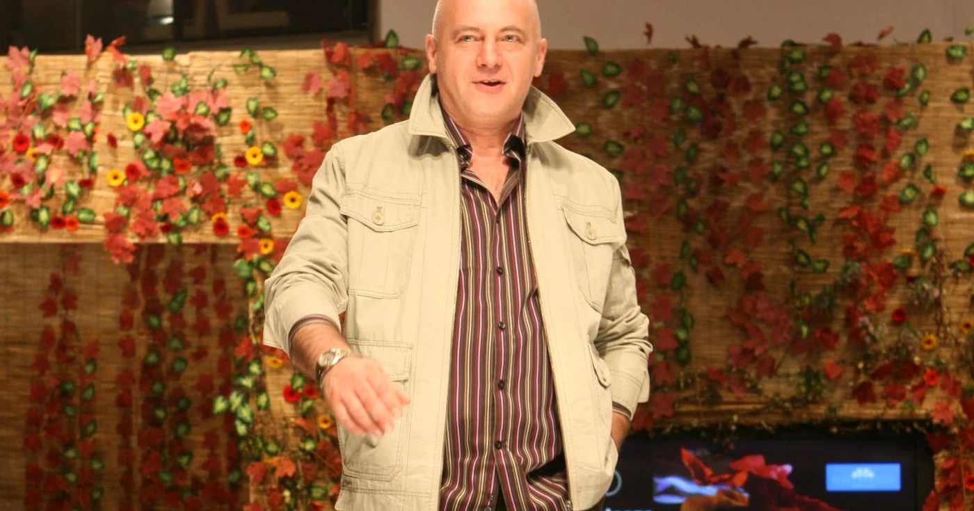 Mircea N. Stoian nu se va mai axa pe mondeniăţí, ci va avea o emisiune de revista presei FOTO Adevărul
