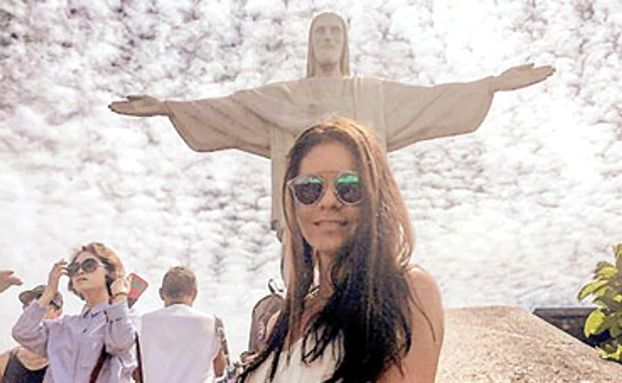 Românca, la statuia lui IsusFoto: Instagram